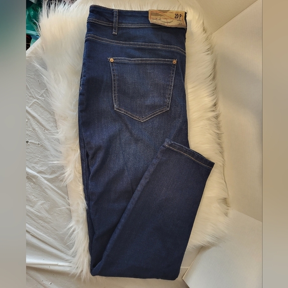NEW DC Jeans Blue Womem Jeans, Size 20P - Picture 1 of 8